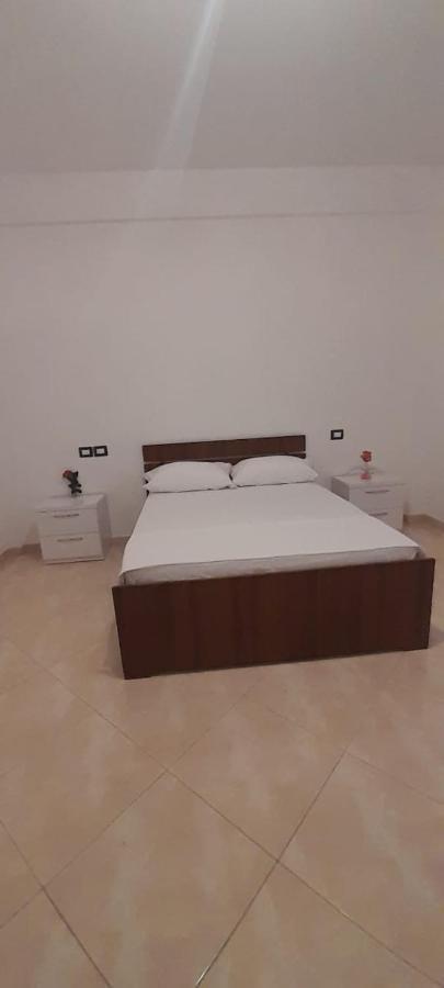 Casa Intera La Paghi Come Una Camera The Home With The Price Of A Room Durres Exterior photo