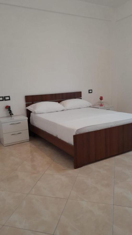 Casa Intera La Paghi Come Una Camera The Home With The Price Of A Room Durres Exterior photo