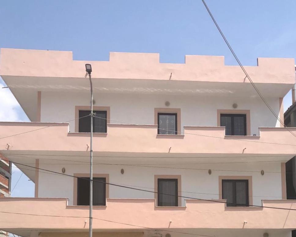 Casa Intera La Paghi Come Una Camera The Home With The Price Of A Room Durres Exterior photo